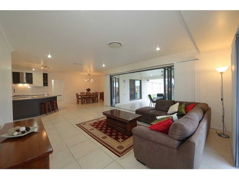 16 Bisdee Street, Coral Cove QLD 4670