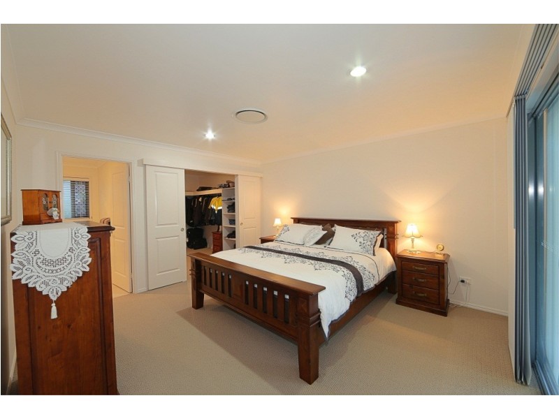 16 Bisdee Street, Coral Cove QLD 4670