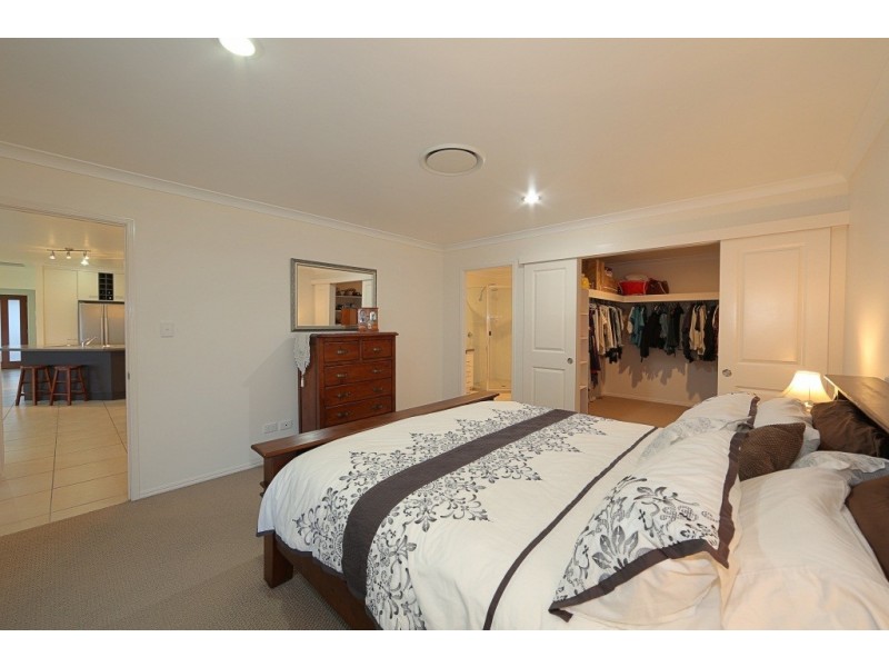 16 Bisdee Street, Coral Cove QLD 4670