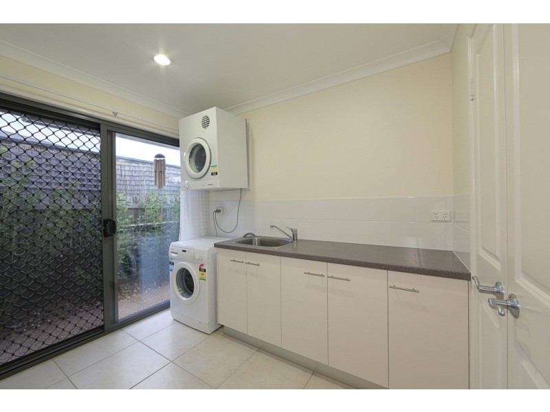 16 Bisdee Street, Coral Cove QLD 4670