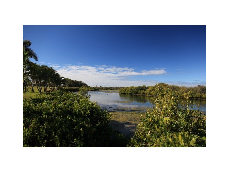105 Fairway Drive, Bargara QLD 4670