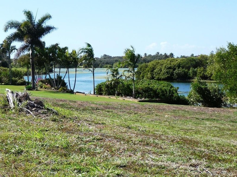 105 Fairway Drive, Bargara QLD 4670