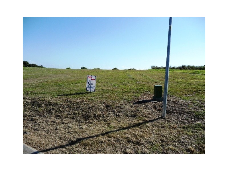 27 Finemore Crescent, Qunaba QLD 4670