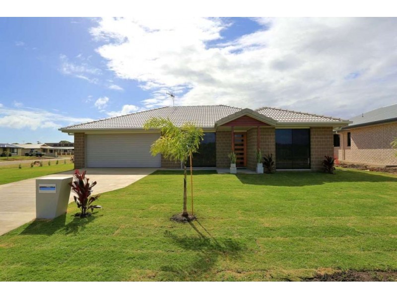 2 Sandstone Street, Burnett Heads QLD 4670