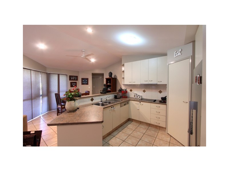 House 18, 5 Robert John Cct, Coral Cove QLD 4670