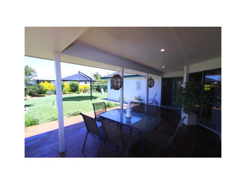 House 18, 5 Robert John Cct, Coral Cove QLD 4670