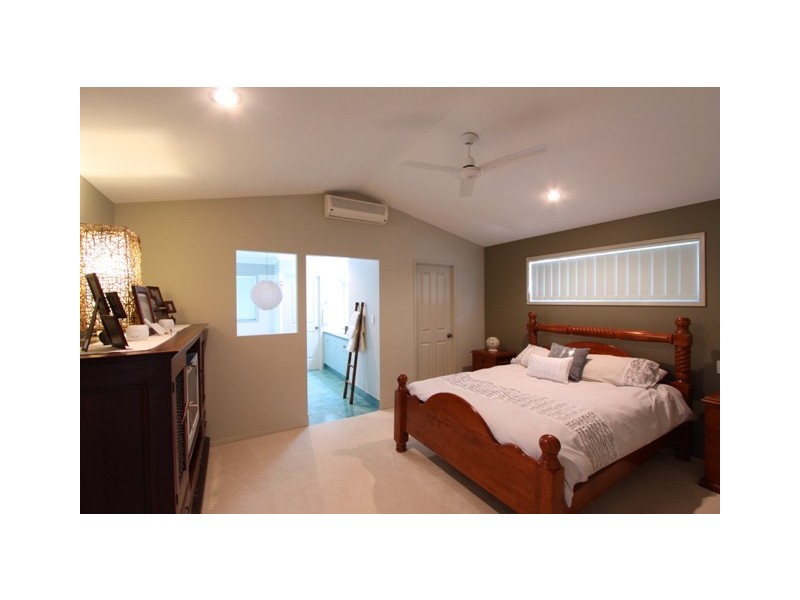 House 18, 5 Robert John Cct, Coral Cove QLD 4670