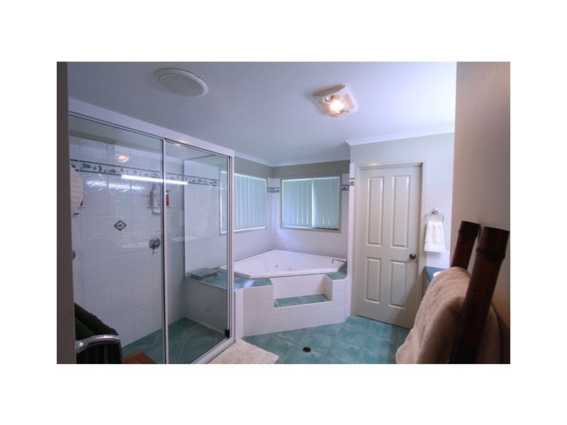 House 18, 5 Robert John Cct, Coral Cove QLD 4670
