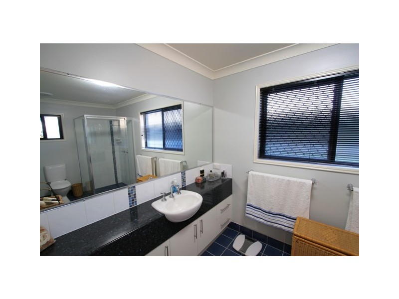 211 Barolin Esplande, Coral Cove QLD 4670