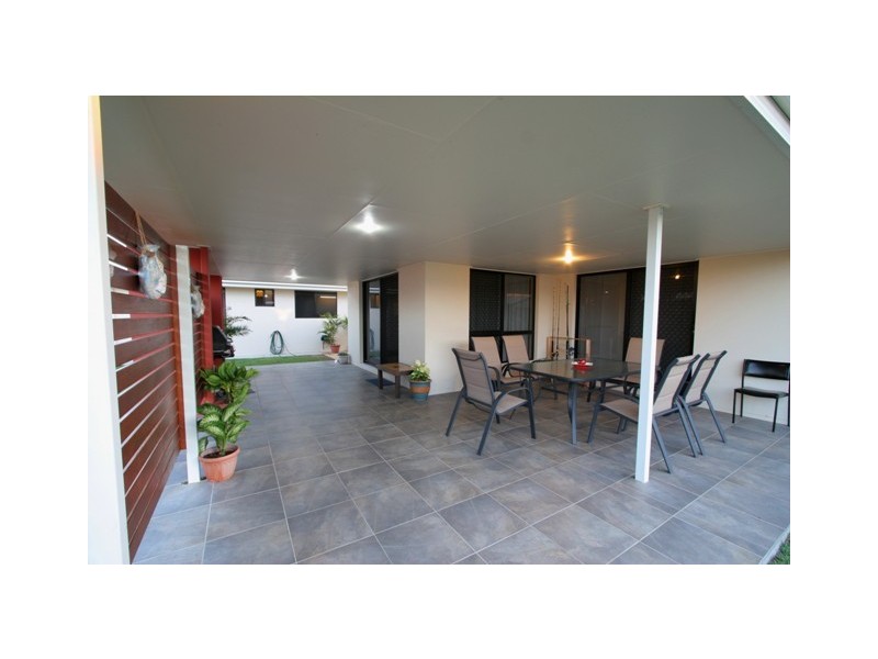 211 Barolin Esplande, Coral Cove QLD 4670