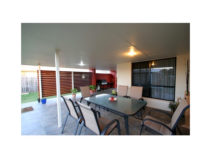211 Barolin Esplande, Coral Cove QLD 4670