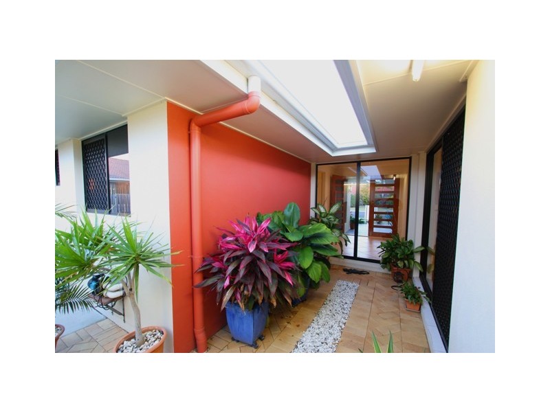 211 Barolin Esplande, Coral Cove QLD 4670