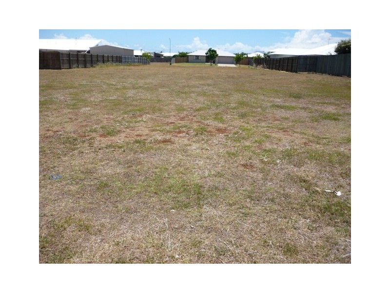 3 Leon Place, Coral Cove QLD 4670