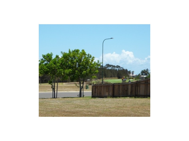 3 Leon Place, Coral Cove QLD 4670
