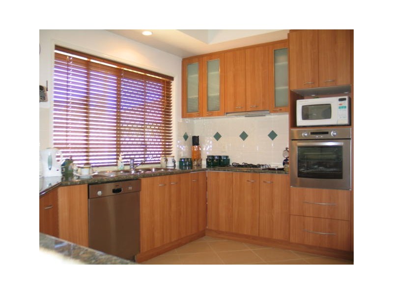1 Jess Place, Coral Cove QLD 4670