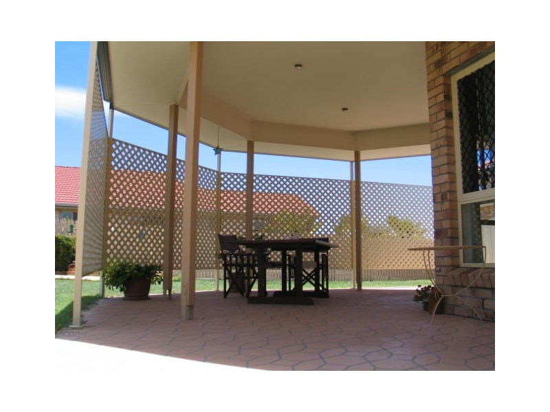 1 Jess Place, Coral Cove QLD 4670