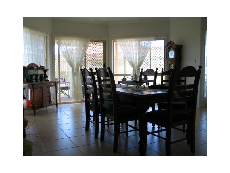 1 Jess Place, Coral Cove QLD 4670