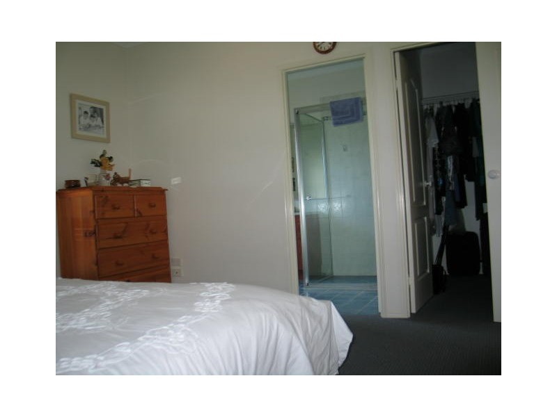 1 Jess Place, Coral Cove QLD 4670