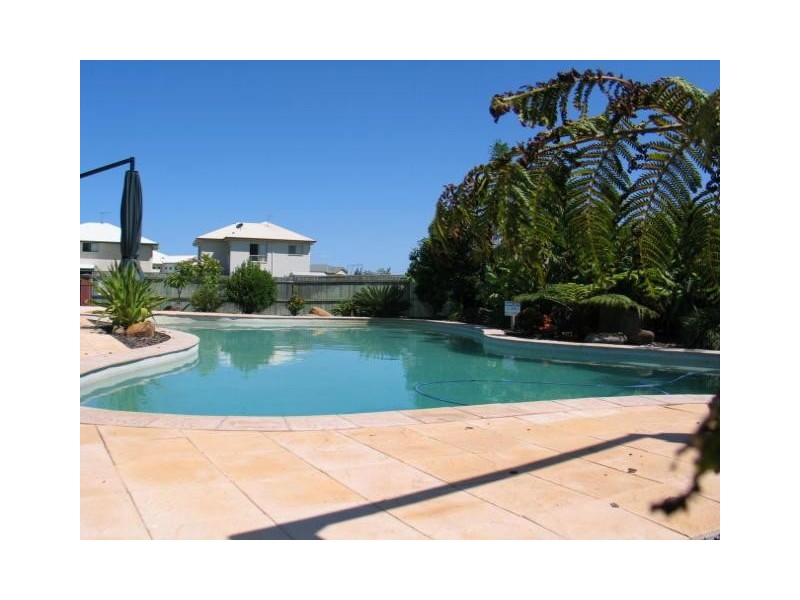 5 McCallum Close, Coral Cove QLD 4670
