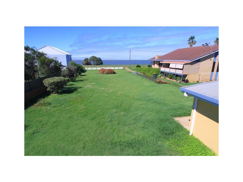 89 Sea Esplanade, Burnett Heads QLD 4670