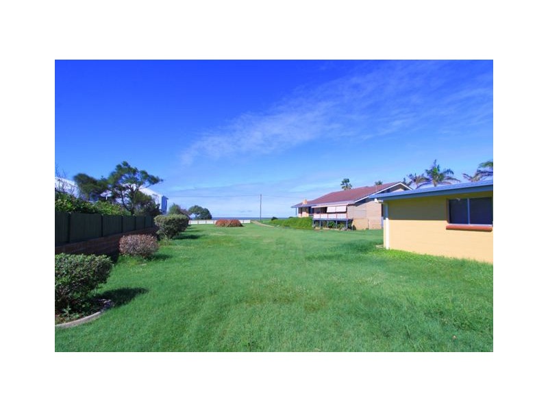 89 Sea Esplanade, Burnett Heads QLD 4670