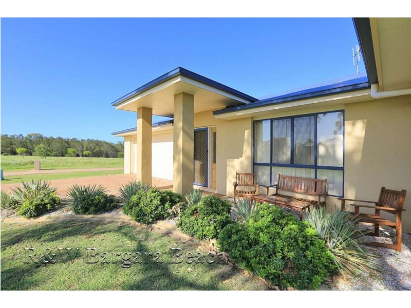 4 Betty Close, Coral Cove QLD 4670