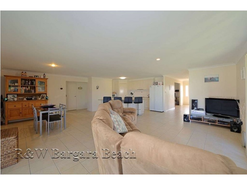 4 Betty Close, Coral Cove QLD 4670