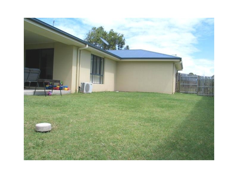 4 Betty Close, Coral Cove QLD 4670