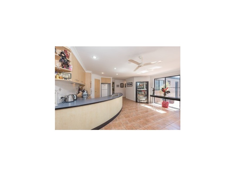 25 Chantelle Circuit, Coral Cove QLD 4670