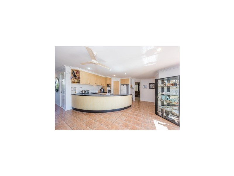 25 Chantelle Circuit, Coral Cove QLD 4670