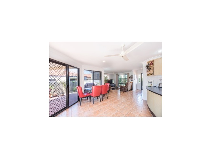 25 Chantelle Circuit, Coral Cove QLD 4670