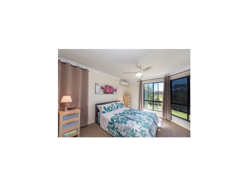 25 Chantelle Circuit, Coral Cove QLD 4670