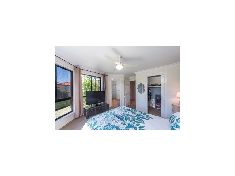 25 Chantelle Circuit, Coral Cove QLD 4670