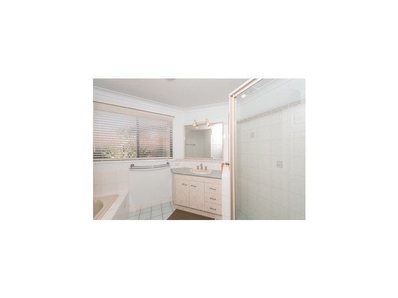 25 Chantelle Circuit, Coral Cove QLD 4670