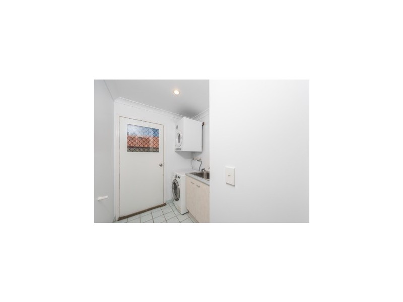 25 Chantelle Circuit, Coral Cove QLD 4670