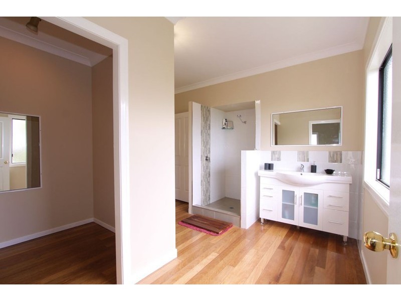 150 Windermere Road, Qunaba QLD 4670