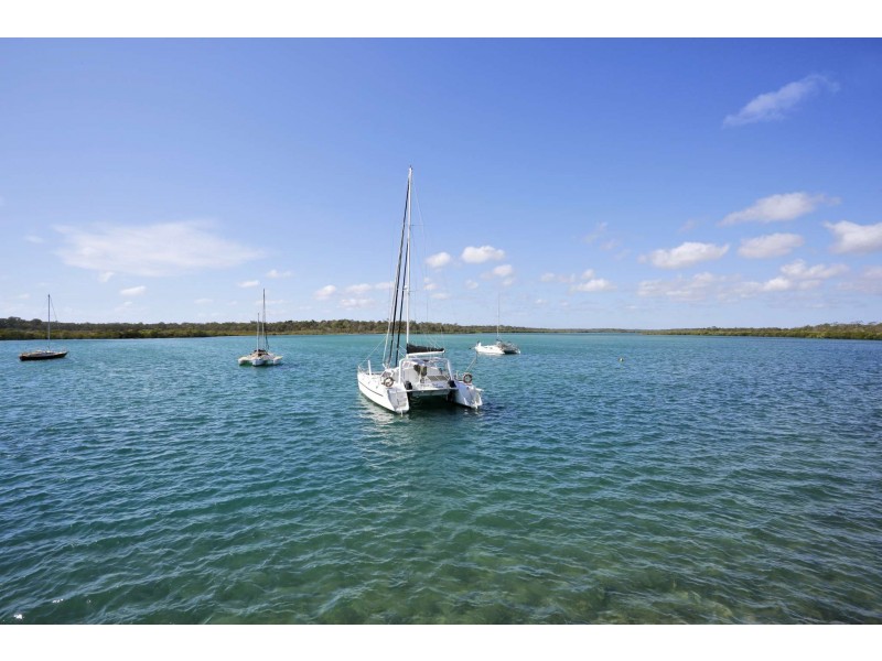 61 McIntosh Avenue, Elliott Heads QLD 4670