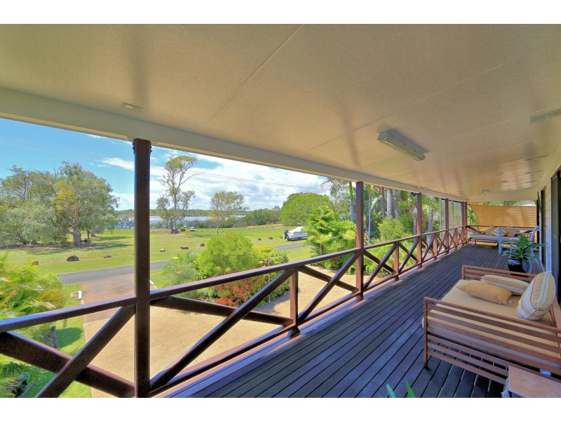 61 McIntosh Avenue, Elliott Heads QLD 4670