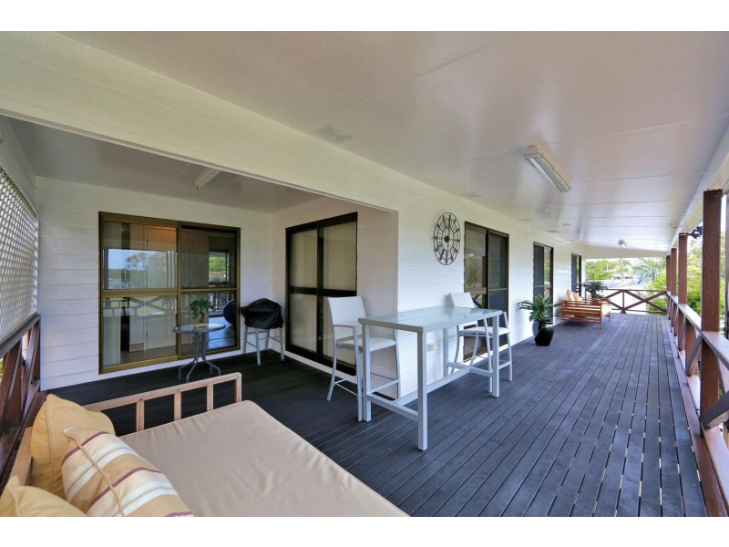 61 McIntosh Avenue, Elliott Heads QLD 4670