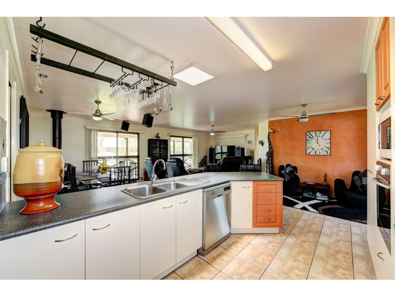 61 McIntosh Avenue, Elliott Heads QLD 4670