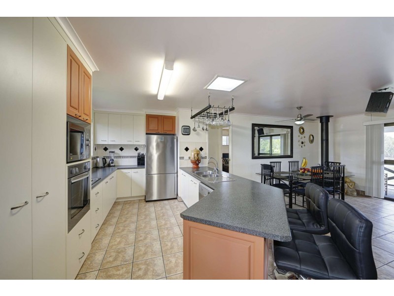 61 McIntosh Avenue, Elliott Heads QLD 4670