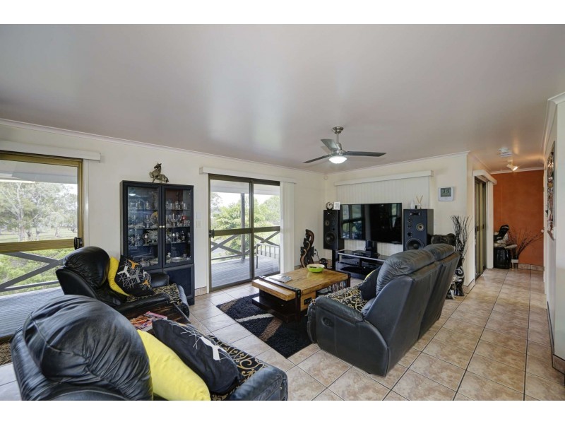 61 McIntosh Avenue, Elliott Heads QLD 4670