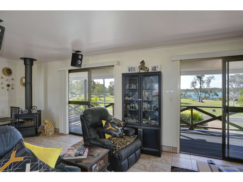 61 McIntosh Avenue, Elliott Heads QLD 4670