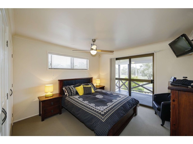 61 McIntosh Avenue, Elliott Heads QLD 4670