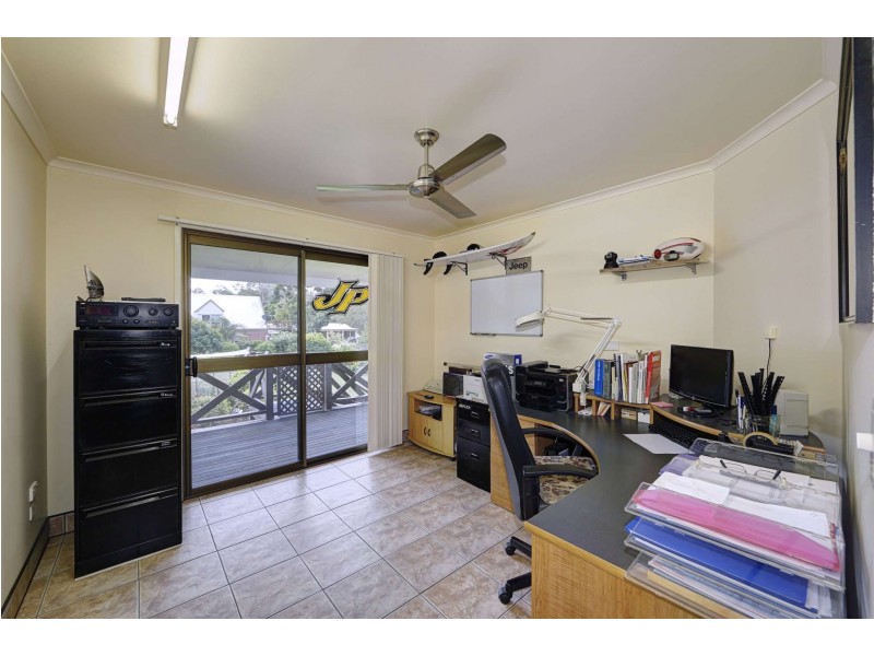 61 McIntosh Avenue, Elliott Heads QLD 4670