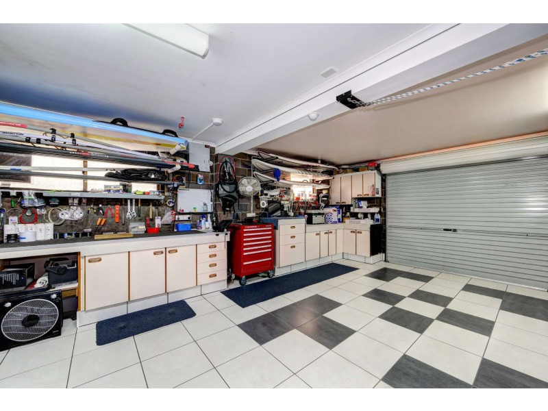 61 McIntosh Avenue, Elliott Heads QLD 4670