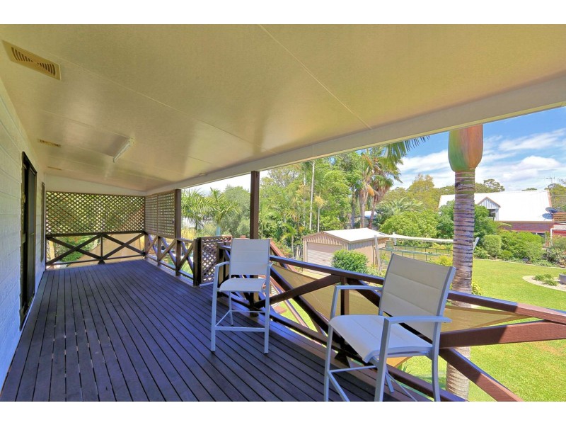 61 McIntosh Avenue, Elliott Heads QLD 4670