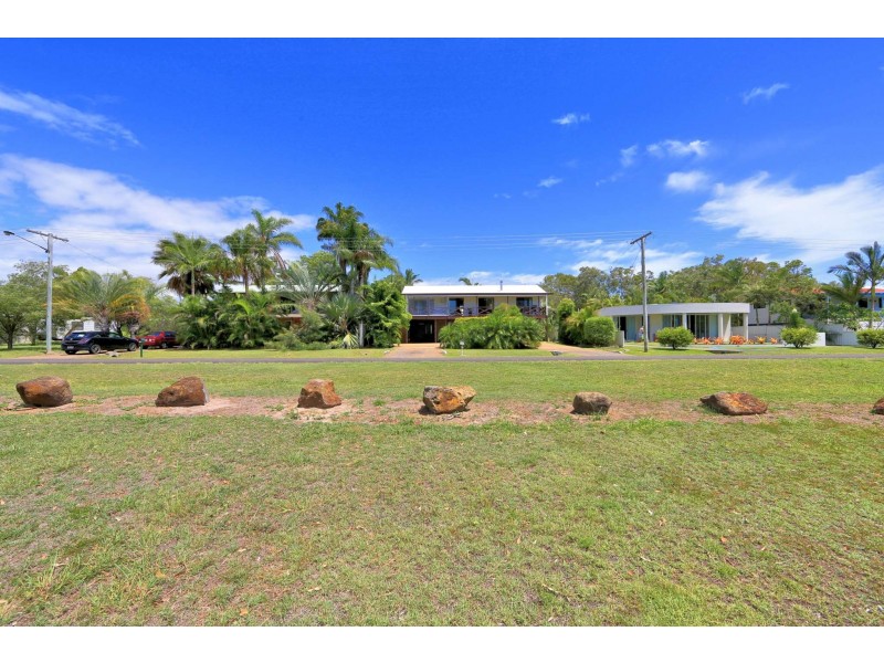 61 McIntosh Avenue, Elliott Heads QLD 4670