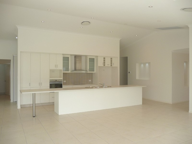 8 Chantilly Street, Bargara QLD 4670