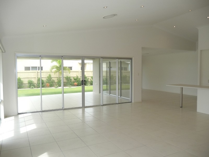 8 Chantilly Street, Bargara QLD 4670